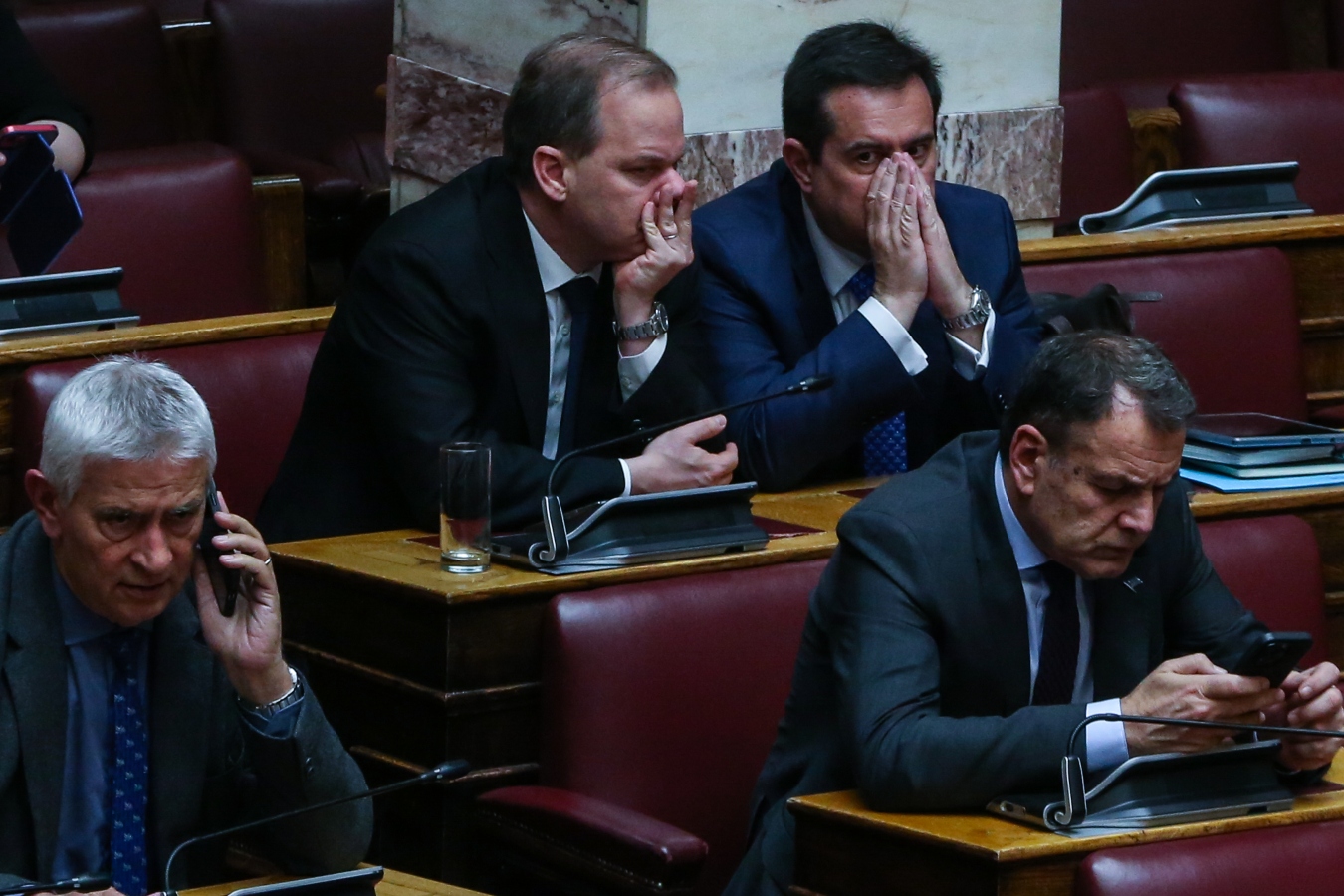 Βουλή: Παρών ο Κώστας Καραμανλής στην Ολομέλεια – Θα μιλήσει την Τετάρτη για την σύμβαση 717