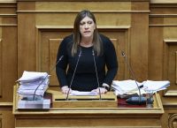 Κωνσταντοπούλου: Υπόλογος και ποινικά υπεύθυνος ο Κώστας Καραμανλής