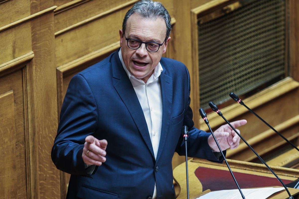 Φάμελλος: «Η κοινωνία πέτυχε την παραίτηση των δύο υπουργών»