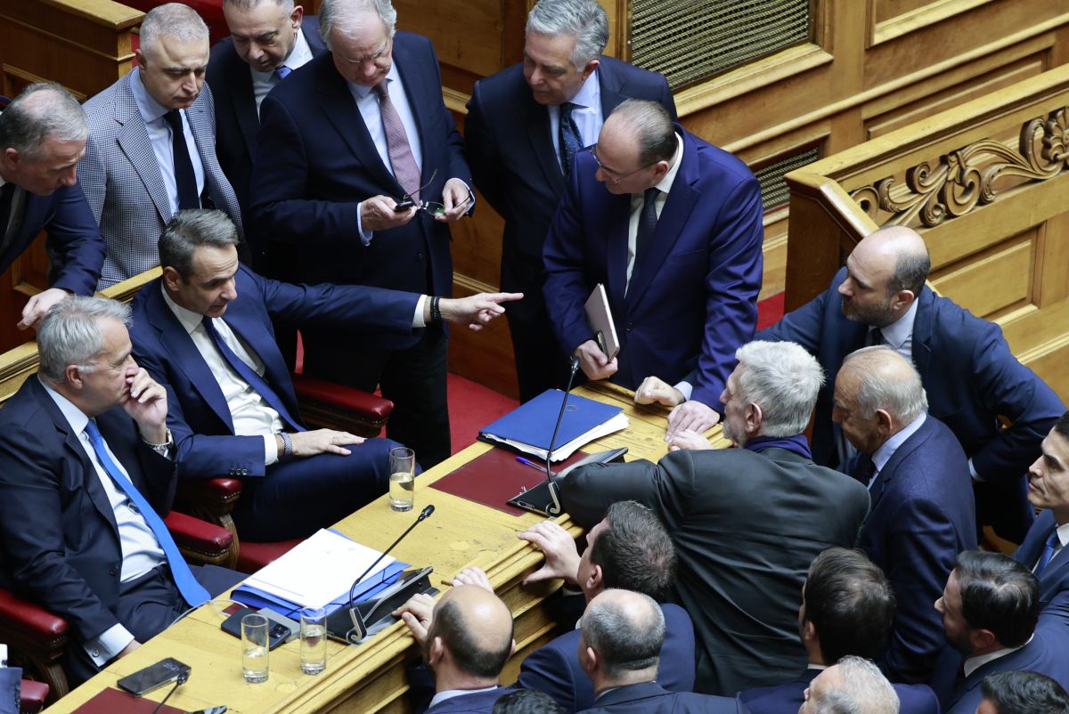 ΣΥΡΙΖΑ για Μητσοτάκη: Τραγική εικόνα που αποτελεί προσβολή στη μνήμη των θυμάτων