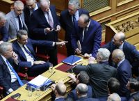 ΣΥΡΙΖΑ για Μητσοτάκη: Τραγική εικόνα που αποτελεί προσβολή στη μνήμη των θυμάτων