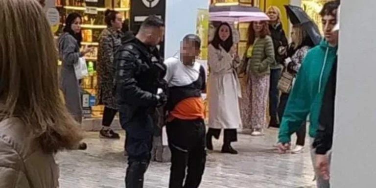 Μαχαίρωμα-Ερμού: Το προηγούμενο βράδυ είχε φθάσει στην Ελλάδα ο Ιρακινός δράστης -Τι ψάχνει η ΕΛΑΣ