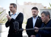 Επίσκεψη Μητσοτάκη στον Ασπόπυργο – Συνομίλησε με τους πολίτες
