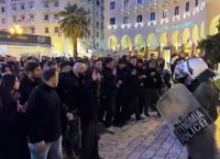 Θεσσαλονίκη: Αστυνομικοί απώθησαν διαδηλωτές έξω από το Ολύμπιον λόγω της ταινίας “Αδέσποτα κορμιά”