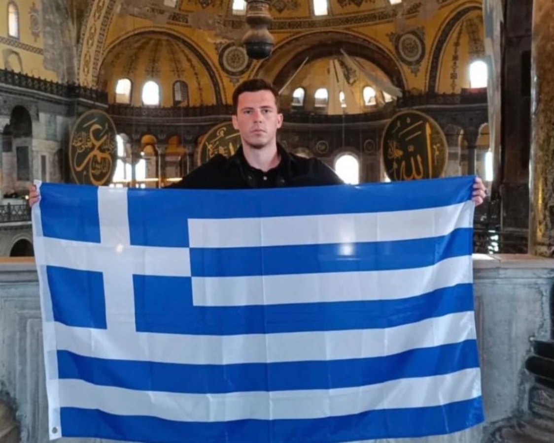 Έντονες αντιδράσεις στην Τουρκία για τη σημαία της Ελλάδας μέσα στην Αγία Σοφία