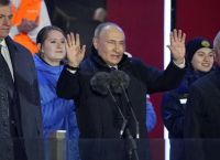 Σόου Πούτιν στην Κόκκινη Πλατεία – Με κραυγές «Ρωσία!» «Ρωσία!» τον υποδέχτηκε το πλήθος