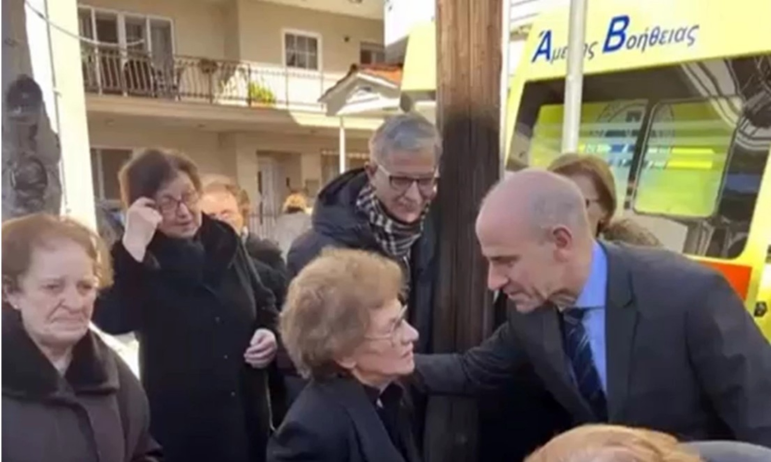 Συνταξιούχος δώρισε ασθενοφόρο στο ΕΚΑΒ Κατερίνης–«Ο χαμός του παιδιού μου με οδήγησε σε αυτή την απόφαση»