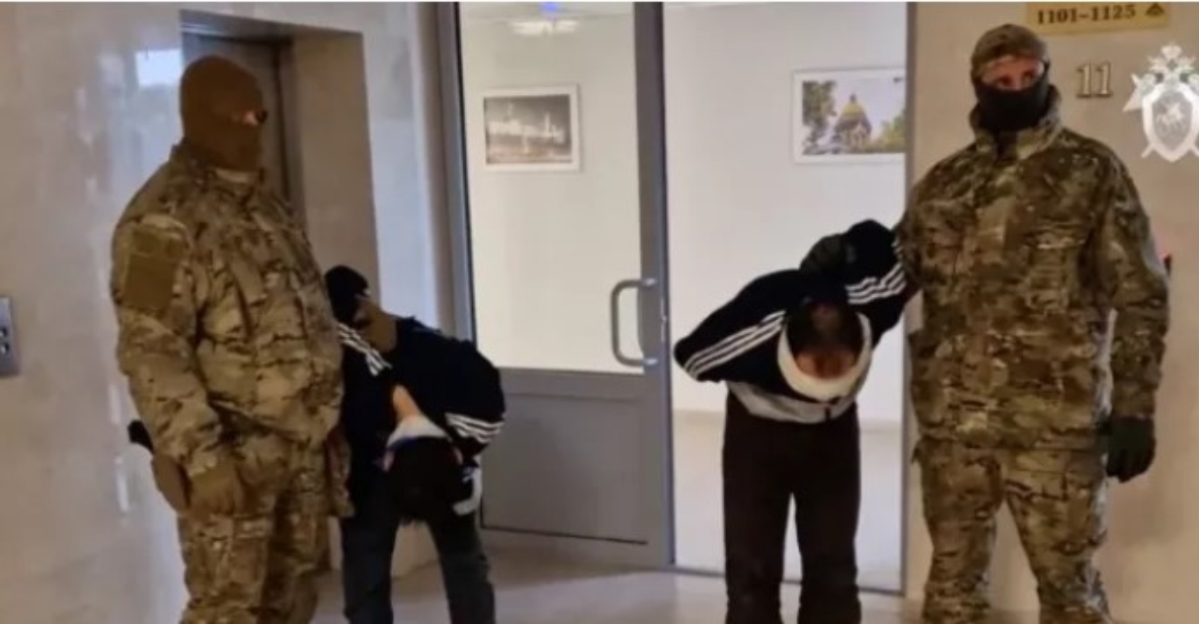 Ρωσία: Με δεμένα μάτια οδηγούνται για ανάκριση οι συλληφθέντες για την τρομοκρατική επίθεση στη Μόσχα
