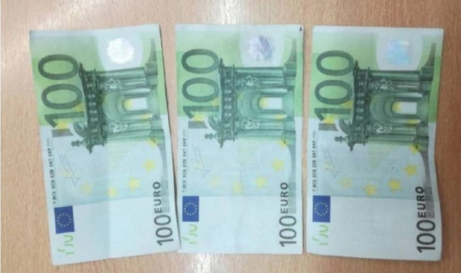 Εξαρθρώθηκε σπείρα που διακινούσε πλαστά χαρτονομίσματα των 100 ευρώ στην Ελλάδα