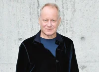 O Stellan Skarsgård κάνει αναδρομή σε μια καριέρα που τα έχει όλα
