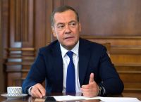 Μεντβέντεφ: Ο Μπάιντεν είναι όνειδος για την Αμερική