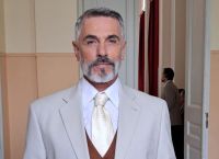 Σταύρος Ζαλμάς: «Το επάγγελμα του ηθοποιού είναι “μπάτε σκύλοι και αλέστε”»
