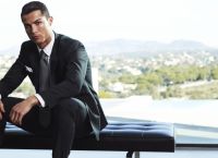 Ο Κριστιάνο Ρονάλντο διαφημίζει… γάλα καμήλας με τη φανέλα της ομάδας του Αλ Νασρ
