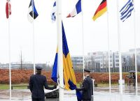 Η σημαία της Σουηδίας υψώθηκε στην έδρα του ΝΑΤΟ