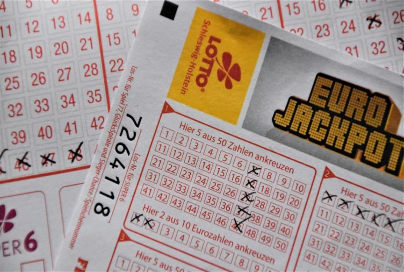 Eurojackpot: Στις 21:15 η μεγάλη κλήρωση για το έπαθλο των 37 εκατ. ευρώ