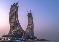 Katara Towers: Τα πολυτελή ξενοδοχεία σε σχήμα δύο γιγαντιαίων σπαθιών