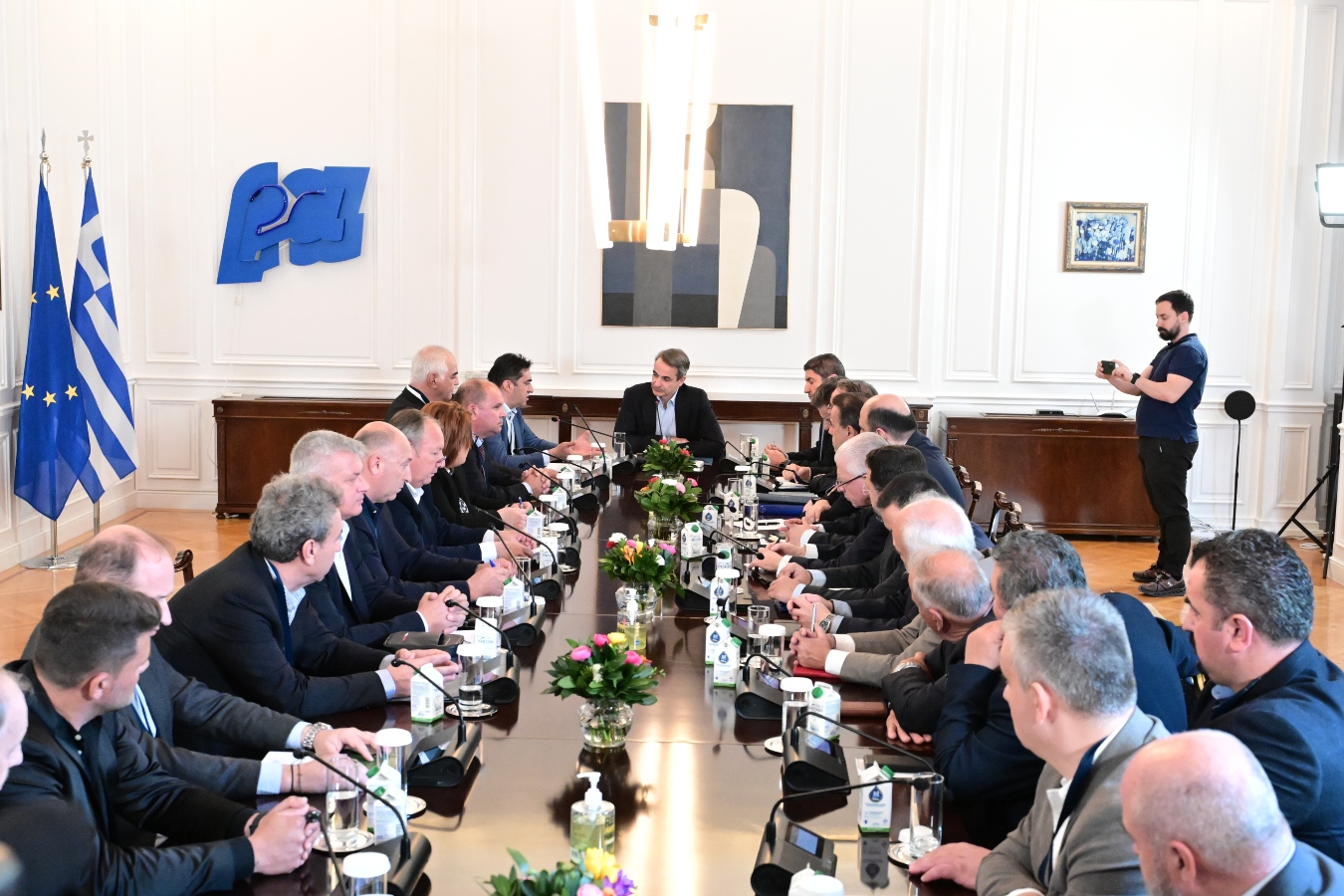 Μητσοτάκης σε αγρότες: Δρομολογήθηκε νομοθετική ρύθμιση για χαμηλότερο ρεύμα σε ορίζοντα 10ετίας