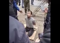 Μόσχα: Η στιγμή της σύλληψης και ανάκρισης υπόπτου [vid]