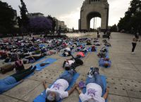 Εκατοντάδες Μεξικανοί συμμετείχαν σε «μαζική σιέστα», με αφορμή την Παγκόσμια Ημέρα Ύπνου