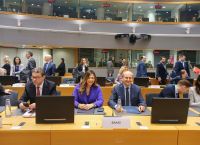 Ζαχαράκη από Βρυξέλλες: Ανάπτυξη χωρίς αποκλεισμούς, με ισχυρό κοινωνικό κράτος