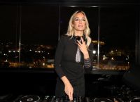 Το συγκλονιστικό τσιφτετέλι της Έλενας Κώνστα με στενό κόκκινο φόρεμα