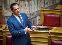 Άδωνις: Παρέμβαση για τον ξυλοδαρμό του διασώστη του ΕΚΑΒ στην Κόρινθο