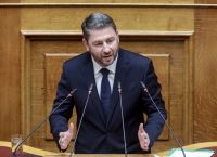 ΠΑΣΟΚ: Η Κεραμέως να δώσει απαντήσεις για τα mail στους αποδήμους