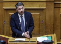 ΠΑΣΟΚ: Αναβρασμός για ιδιωτικά ΑΕΙ και δημοσκοπική στασιμότητα