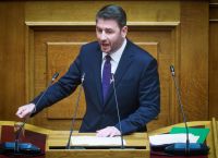 Αμφιλεγόμενα τα κέρδη Ανδρουλάκη από την πρόταση δυσπιστίας