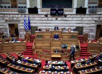 Σκληρό ροκ στη Βουλή για τα μη κρατικά πανεπιστήμια