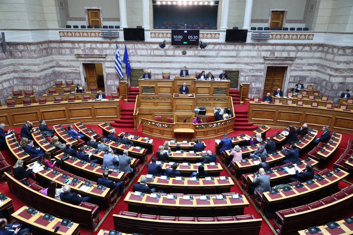Στα άκρα η σύγκρουση κυβέρνησης – ΣΥΡΙΖΑ για τα Τέμπη εντός και εκτός Βουλής