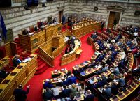 Βουλή: Κορυφώνεται η αντιπαράθεση για την πρόταση δυσπιστίας – Live η μάχη