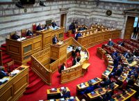 Στα χαρακώματα οι πολιτικές δυνάμεις