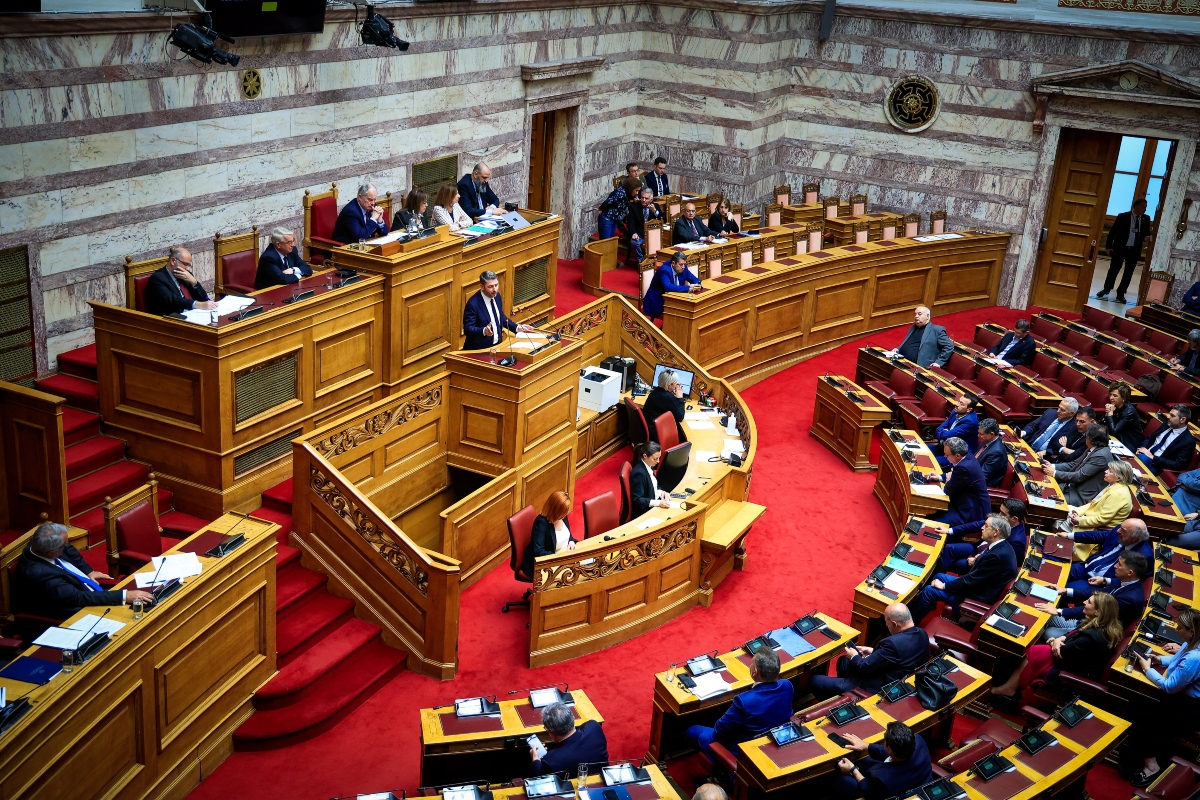 Στα χαρακώματα οι πολιτικές δυνάμεις