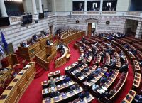 Πρόταση δυσπιστίας: Αυλαία με αντεπίθεση της κυβέρνησης