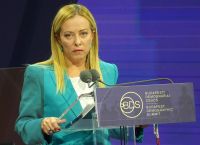 Μελόνι: Όχι στην αποστολή στρατιωτών της Ε.Ε. στην Ουκρανία