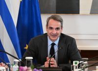 Με αύξηση του κατώτατου μισθού πηγαίνει η ΝΔ στις κάλπες