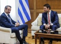 Φουντώνει η «μάχη» ΝΔ – ΣΥΡΙΖΑ για τα αστακοκάραβα του Κασσελάκη [vid]