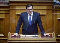 «Φραγή» στα κινητά τηλέφωνα των μαθητών θέλει να βάλει ο Πιερρακάκης