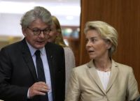 Τ.Μπρετόν: Επίθεση στην Ούρσουλα φον ντερ Λάιεν