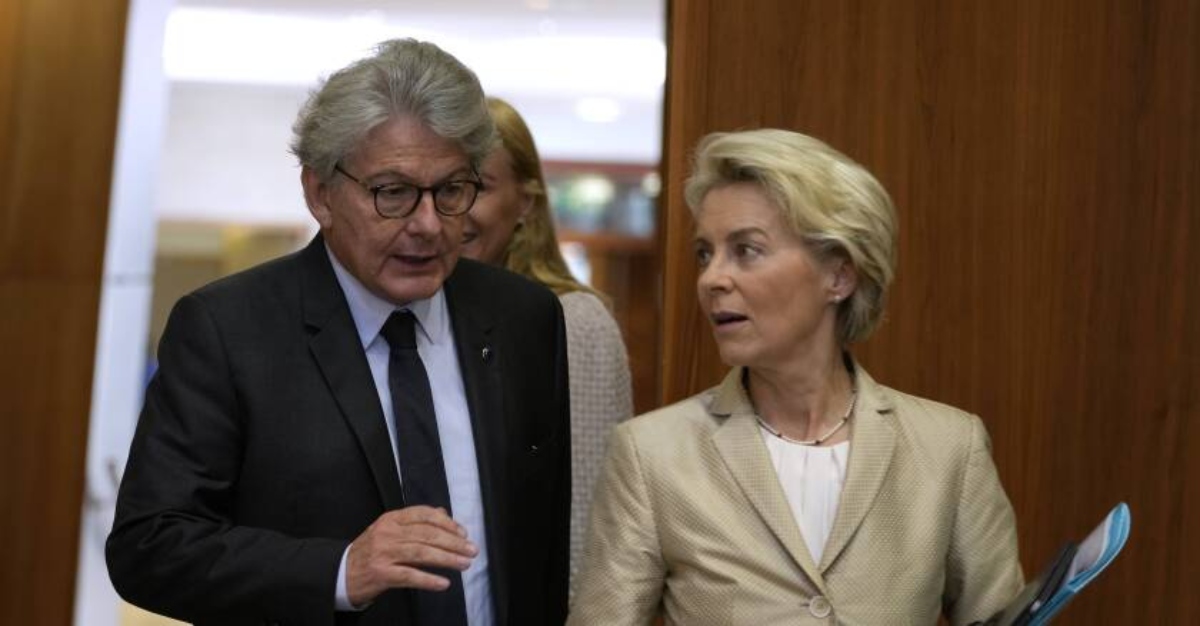 Τ.Μπρετόν: Επίθεση στην Ούρσουλα φον ντερ Λάιεν