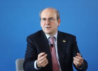 Χατζηδάκης: «Πάνω από τα 800 ευρώ ο κατώτατος μισθός»