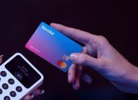 Η Revolut λανσάρει την eSIM στην Ελλάδα και προσφέρει roaming χωρίς απρόσμενες χρεώσεις