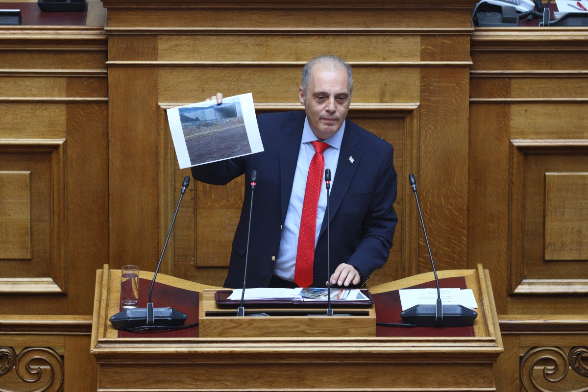 Το φάντασμα του λαϊκισμού: Από τις συντάξεις Βελόπουλου στα βαπτίσια Κασσελάκη