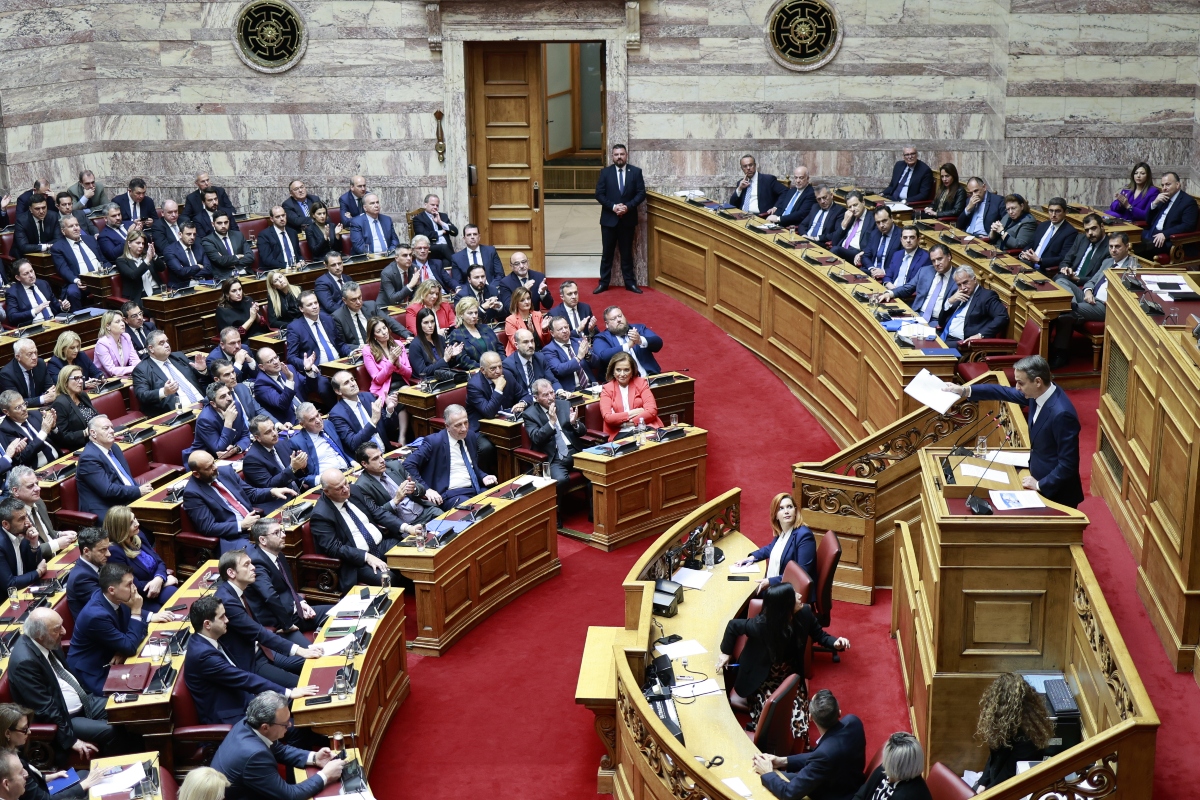 Στη Βουλή το κιτς σόου στην Ακρόπολη