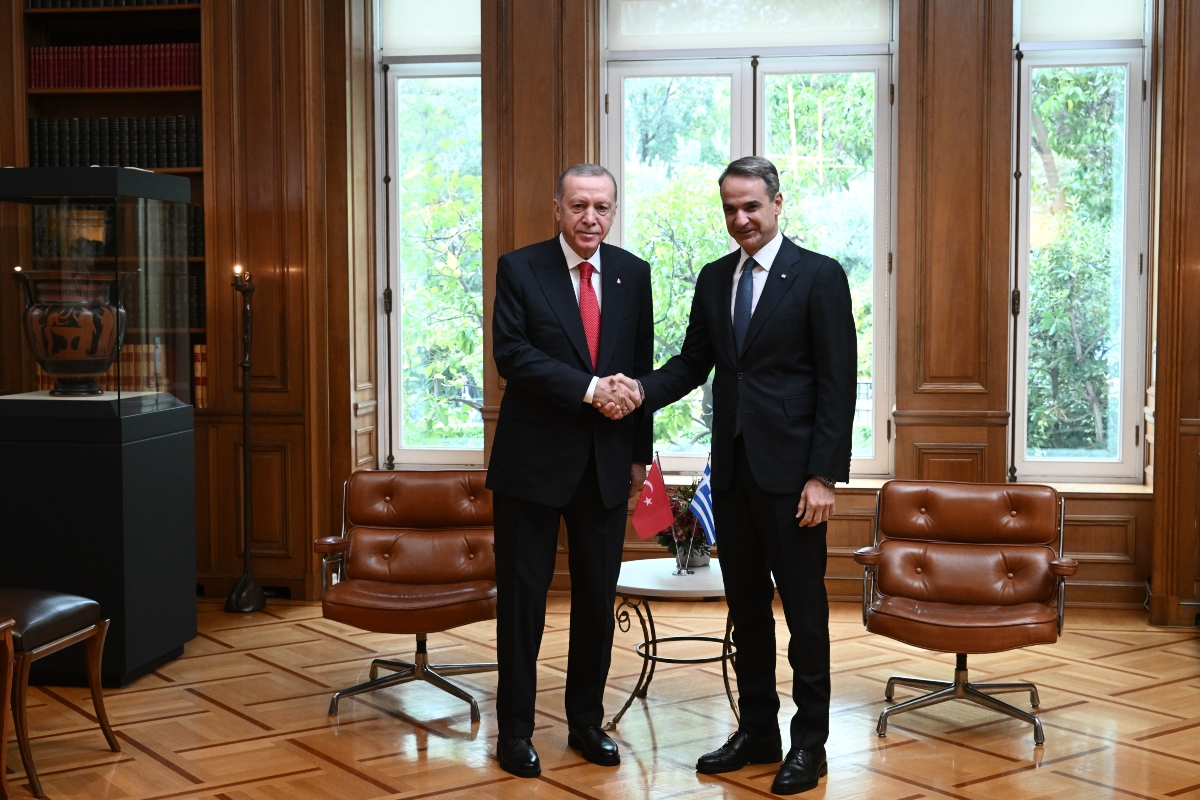 Συνάντηση Μητσοτάκη – Ερντογάν: Οι ισορροπίες και τα ζητούμενα