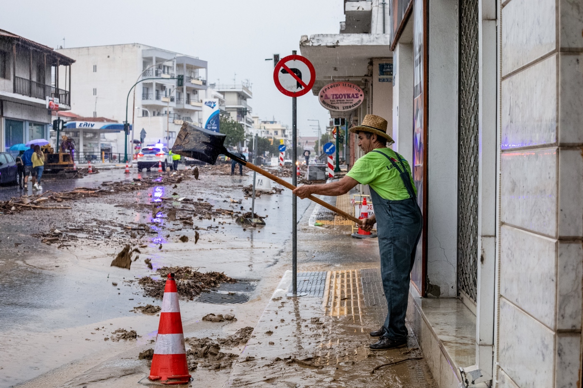 Κακοκαιρία: Πλημμύρες στην Καρδίτσα, διακοπές ρεύματος στον Βόλο
