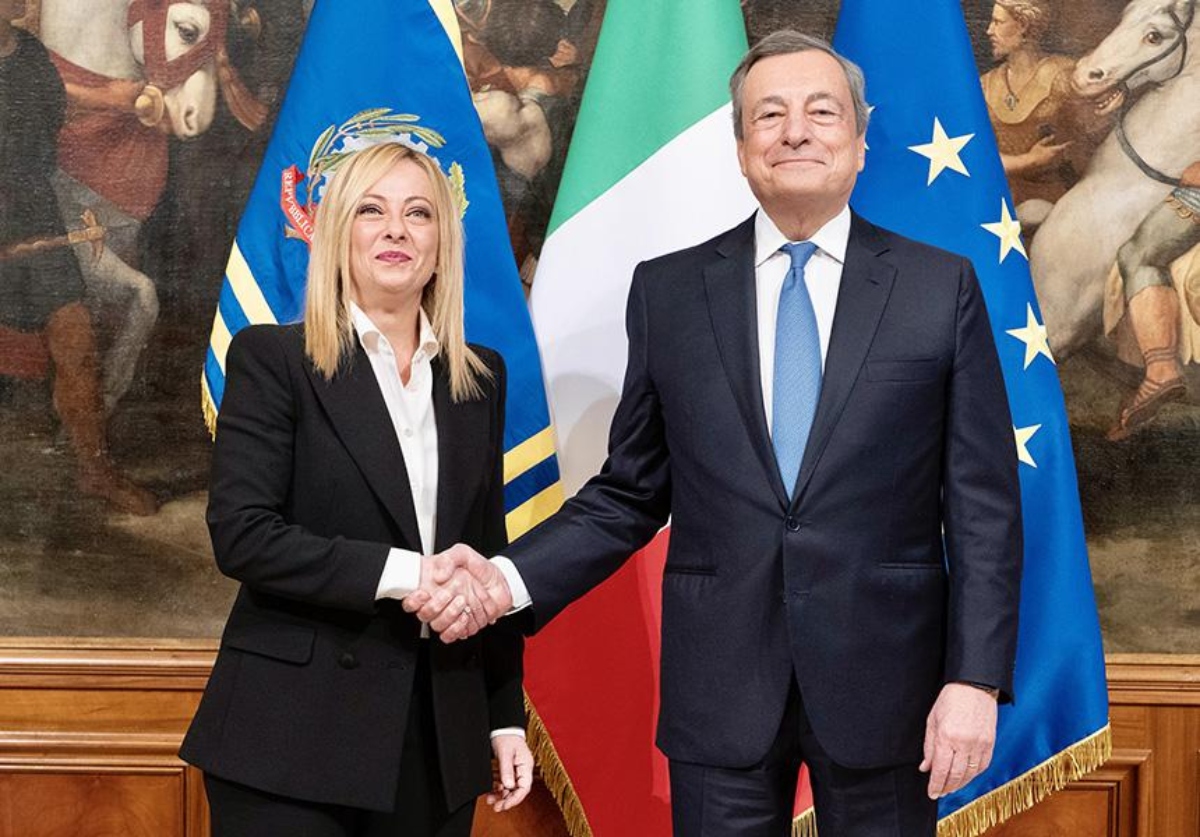 Ιταλικά ΜΜΕ: Μελόνι και Μακρόν προωθούν τον Ντράγκι για κορυφαίο πόστο της ΕΕ