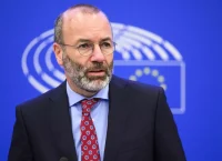 Βέμπερ: Ωφελημένη της πολιτικής της ΕΕ για την αυτοκίνηση είναι η Κίνα