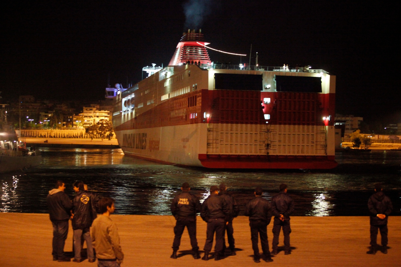 Επέστρεψε στο λιμάνι του Πειραιά το Κνωσός Παλάς – 17χρονη τραυματίστηκε μετά από πτώση